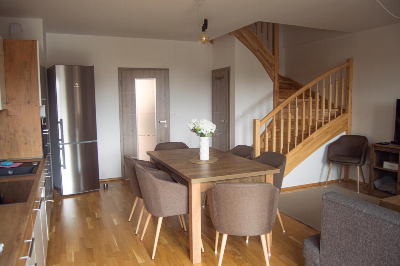Апартаменты Lucni Apartman Rozmarina Черный Дул Экстерьер фото